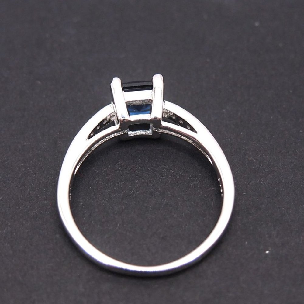 Brilliant Ladies Sapphire Blue Princess Cut 1.00ctw Ring - Picture 9 of 10